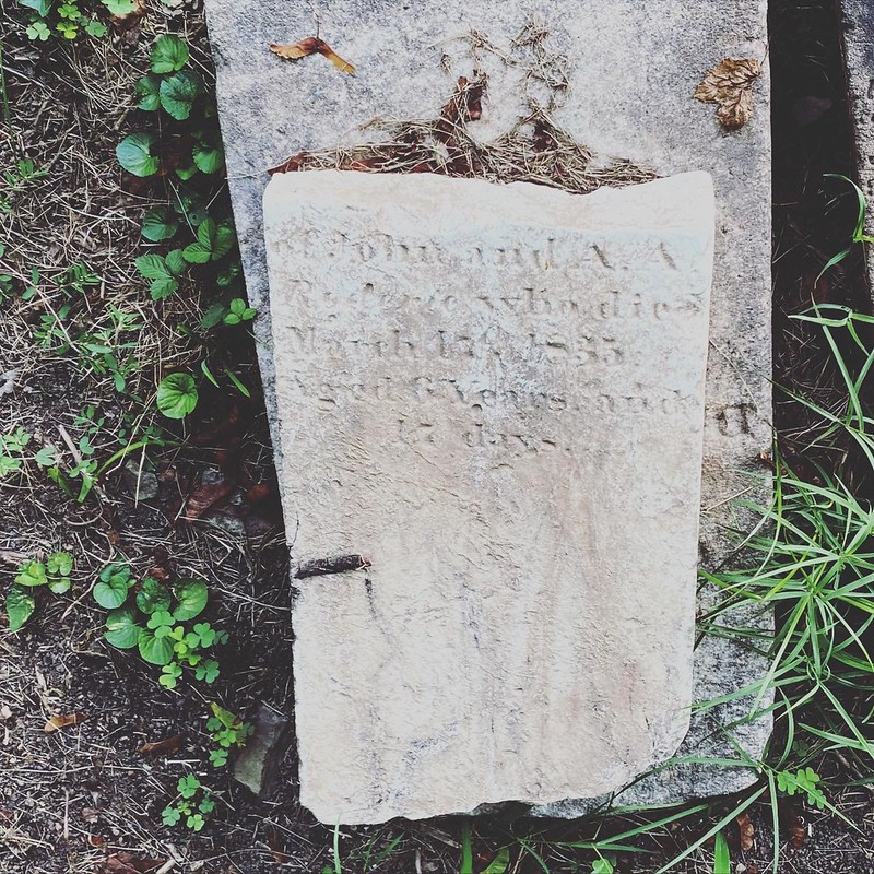 2008-PL-WV-Harpers_Ferry-Abandoned_Gravestones-07